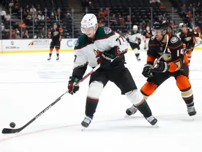 Bruins acquire former first-round pick in trade with Blackhawks
