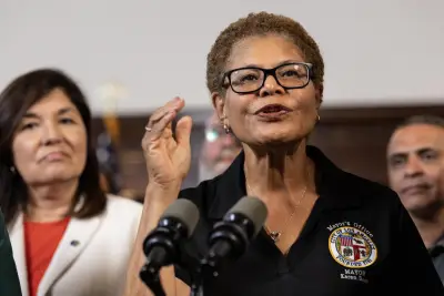 How did a rumor about an ICE raid on a homeless shelter escalate to Mayor Bass?