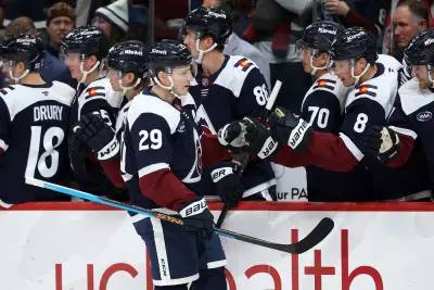 Avalanche strike quickly, keep rolling with 4-2 win against Predators