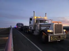 Broken semitruck closes southbound E-470 exit to I-70 near Aurora