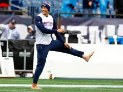 Patriots WR Mack Hollins arrives shirtless, barefoot at snowy Gillette Stadium