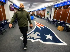 Lawrence Guy signs one-day contract to retire a Patriot